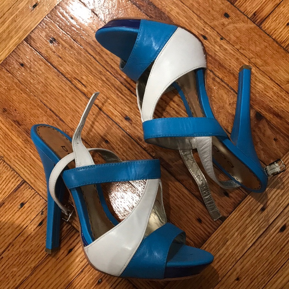 • Tamara Sandals •